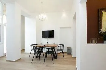 Monti - My Extra Apartment *